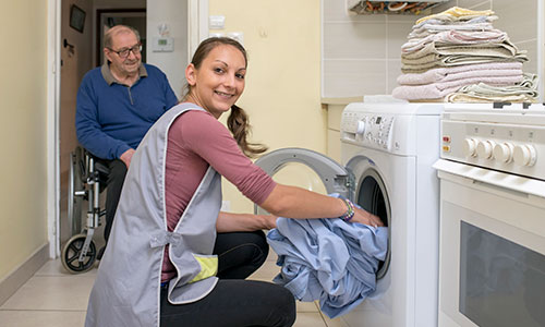 L'ADMR 35 aide les personnes âgées dans leurs tâches ménagères